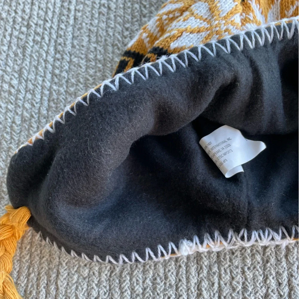 NWT Black Mustard Yellow Kid’s Peruvian Hat Fleece Lined 8-14 Yrs